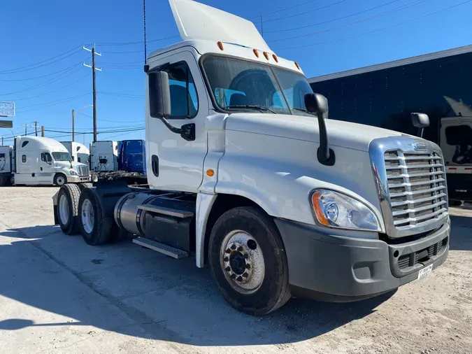 2016 FREIGHTLINER/MERCEDES CASCADIA 125