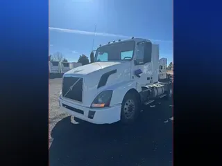 2017 VOLVO VNL64TRACTOR