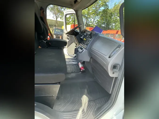 2018 FREIGHTLINER M2 106