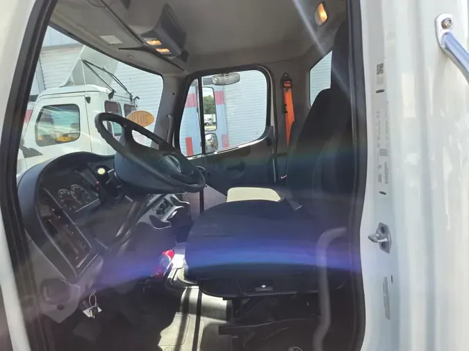 2019 FREIGHTLINER M2 106