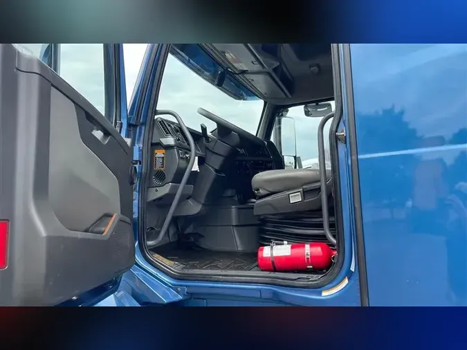 2020 VOLVO VNL760