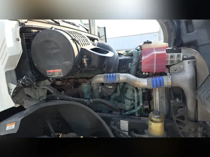 2019 Volvo VNL300