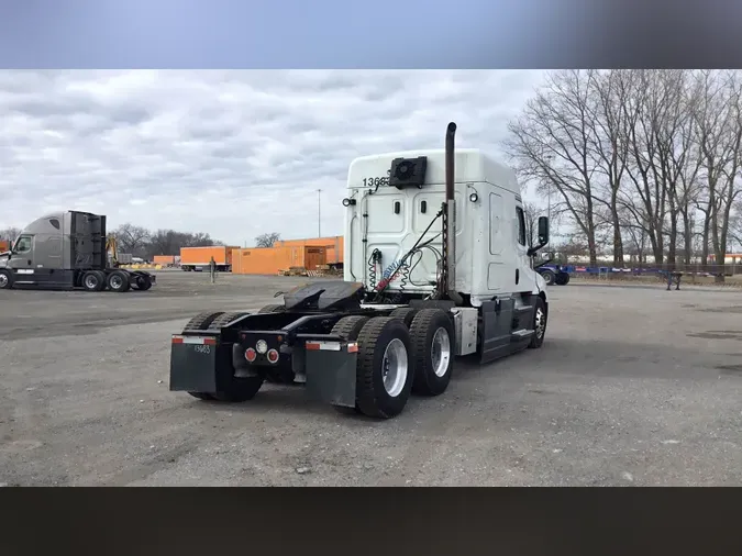 2021 Freightliner Cascadia 126