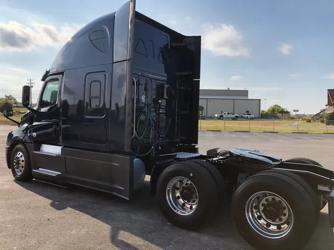 2019 FREIGHTLINER CASCADIA 126