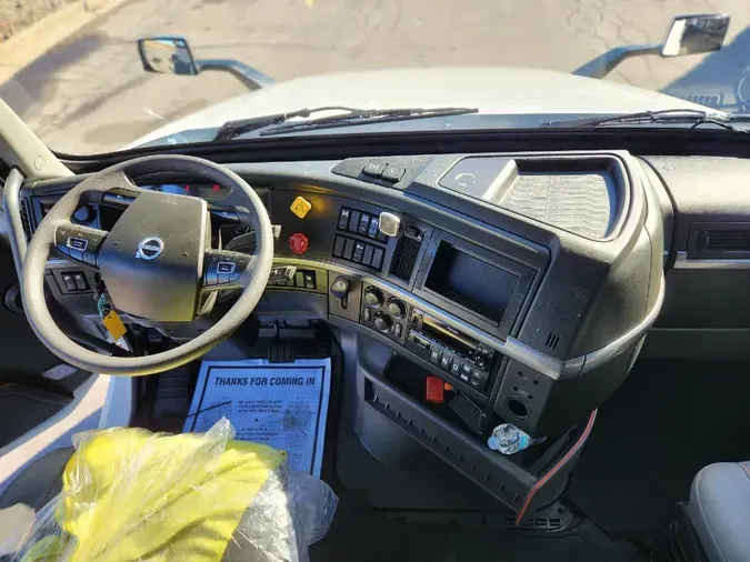 2025 VOLVO VNL64T76000aaa25d1d073e7304a797e995034026