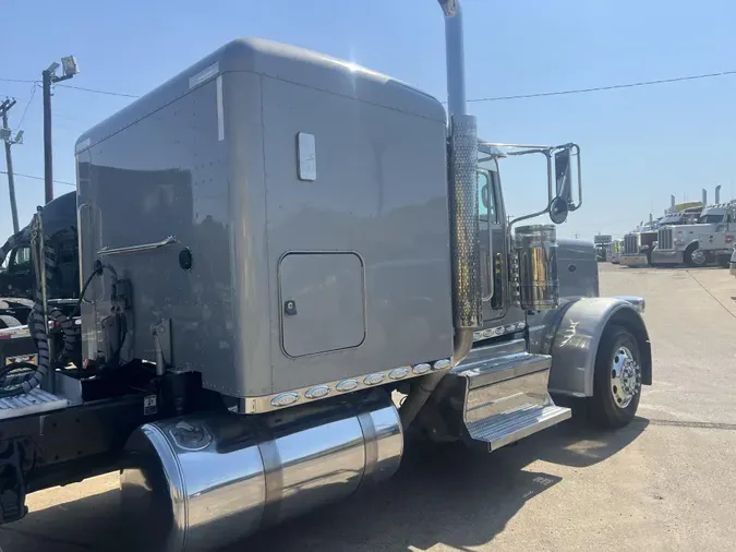 2021 Peterbilt 389