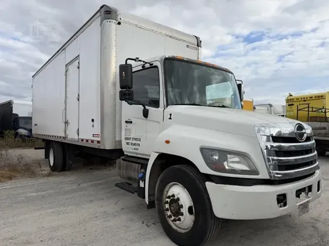 2016 HINO 268