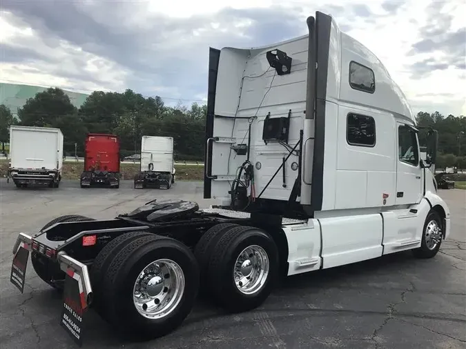 2020 VOLVO VNL860