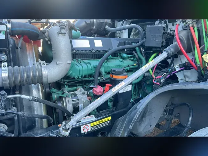 2023 Volvo VNL 760