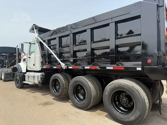 2014 MACK GRANITE GU433