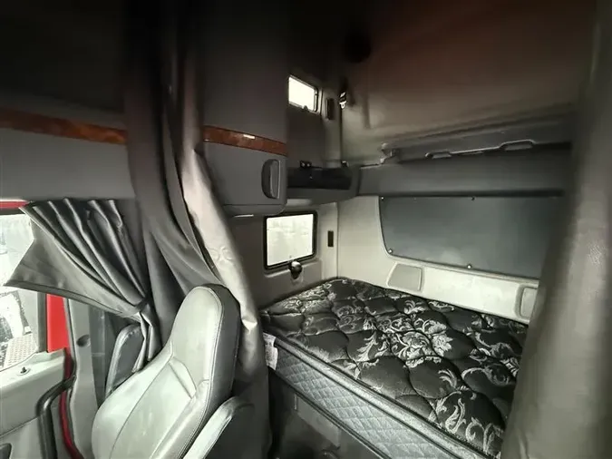 2018 INTERNATIONAL LT