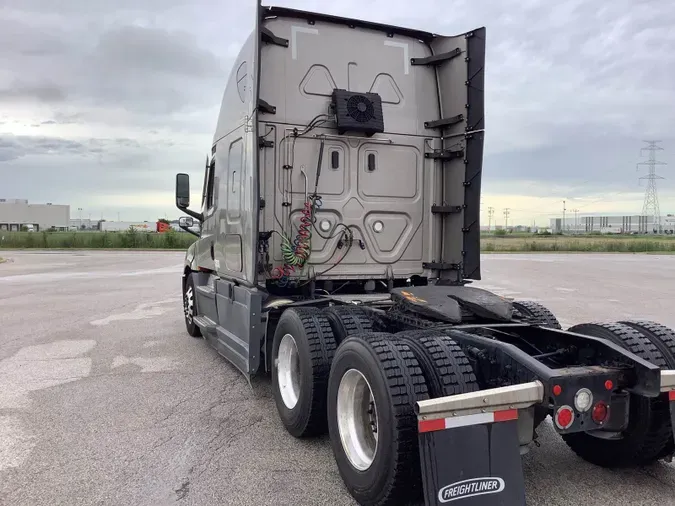2021 Freightliner Cascadia 126