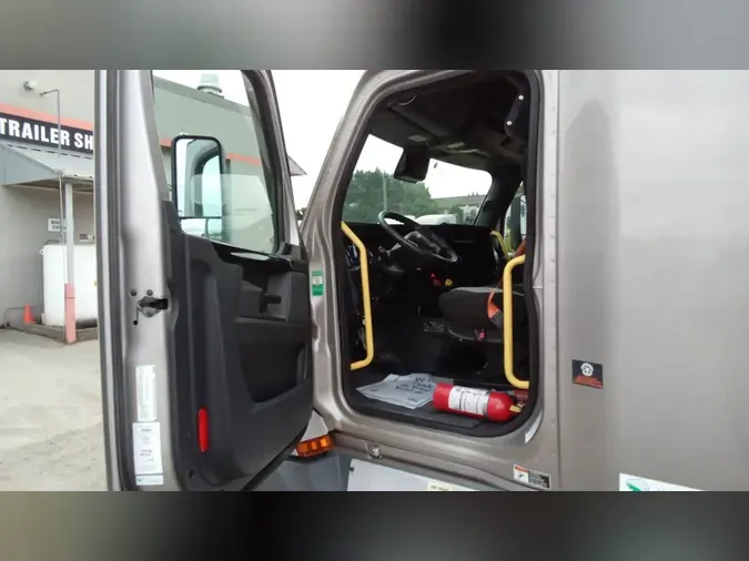 2023 Freightliner Cascadia 126