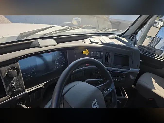 2019 Volvo VNL300