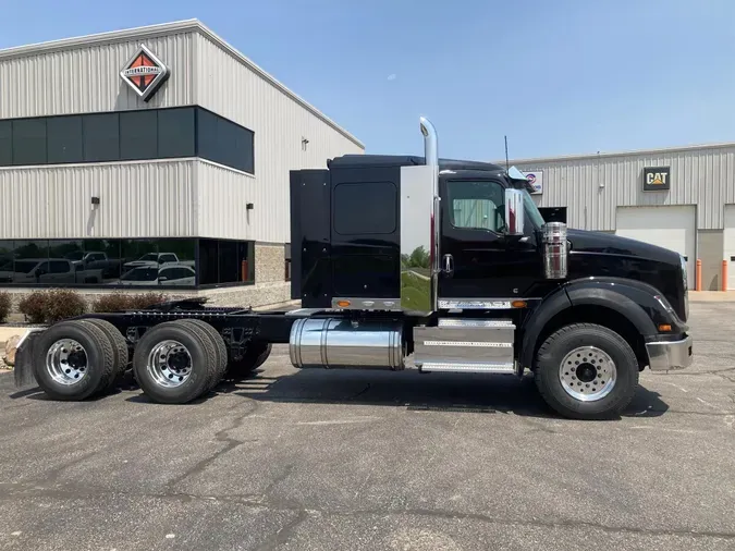 2026 International HX620 Sleeper