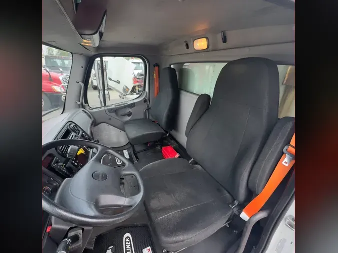 2017 FREIGHTLINER M2 106