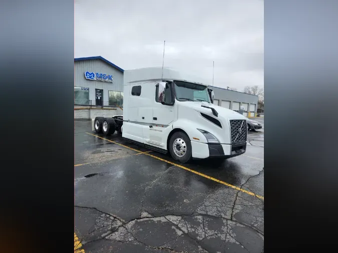 2025 VOLVO VNL62740