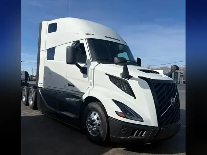 2025 VOLVO TRUCK VNL64TV04