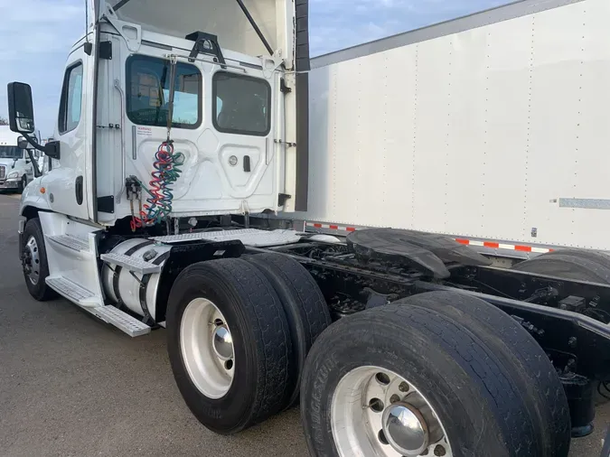 2017 FREIGHTLINER/MERCEDES CASCADIA 125