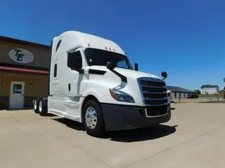 2018 Freightliner Cascadia 126