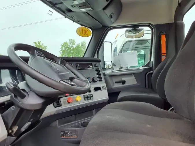2019 FREIGHTLINER NEW CASCADIA PX12664