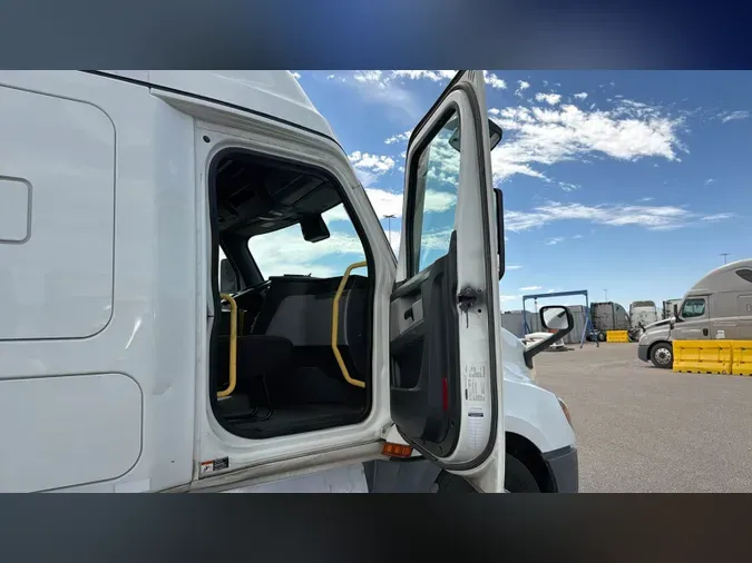2022 Freightliner Cascadia 12600ceb6cb7b64b84e615d3a398706a81c