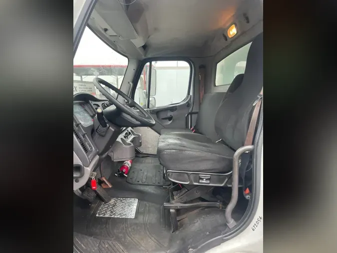 2017 FREIGHTLINER M2 106