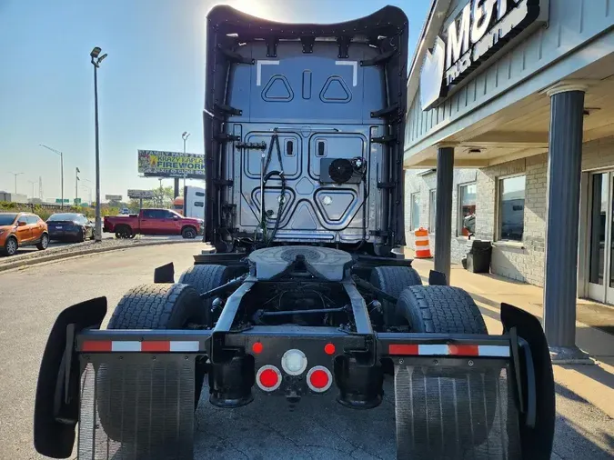2021 FREIGHTLINER Cascadia 126