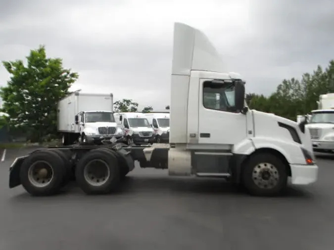 2017 VOLVO VNL64T