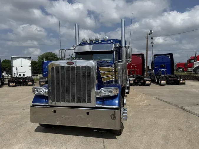 2022 Peterbilt 389