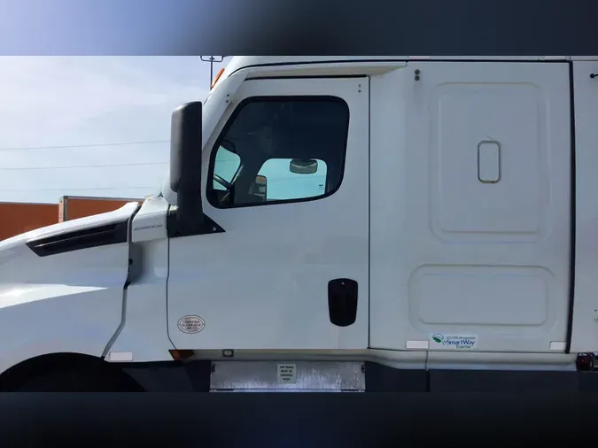 2021 Freightliner Cascadia 126