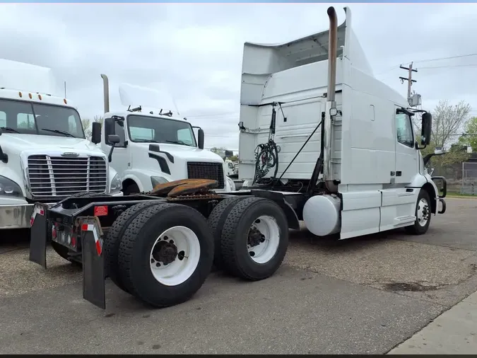 2020 VOLVO VNR64T-640