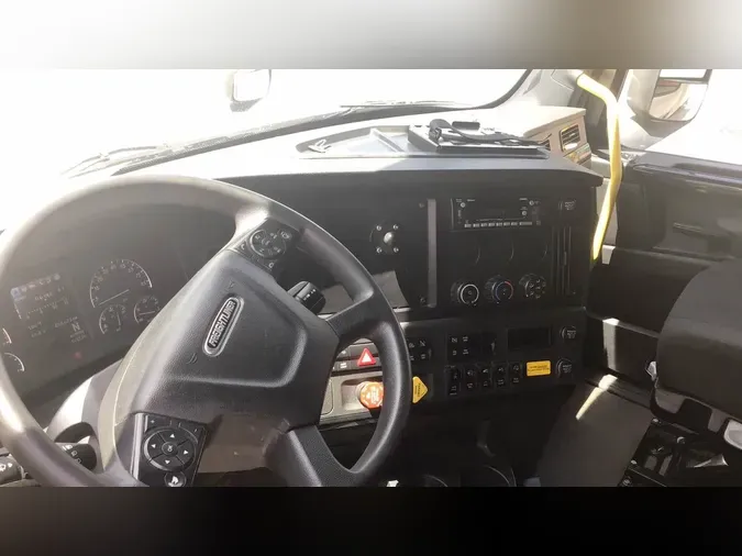 2025 Freightliner Cascadia 126