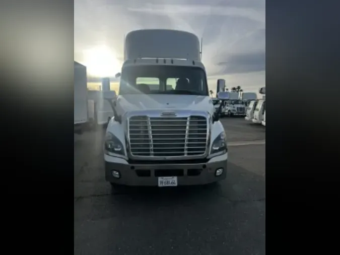 2017 FREIGHTLINER/MERCEDES CASCADIA 113