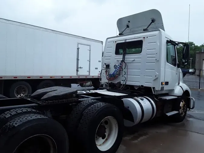 2019 VOLVO VNL64T-300