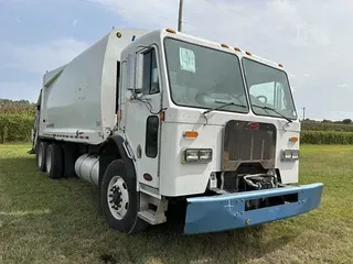 2012 PETERBILT 320