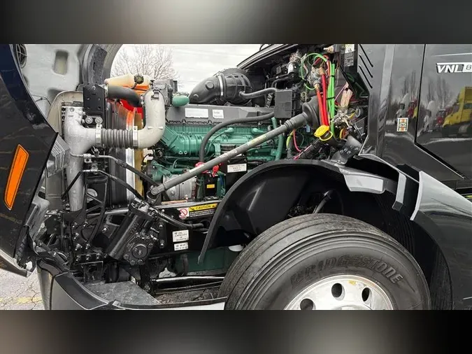 2022 VOLVO VNL860