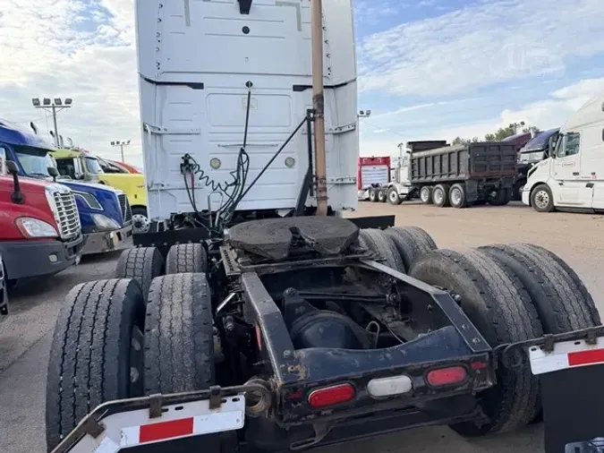 2012 VOLVO VNL64T670