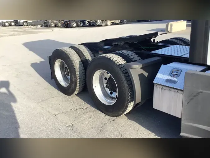 2021 Freightliner Cascadia 126