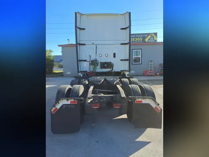 2019 NAVISTAR INTERNATIONAL LT625 SLPR CAB