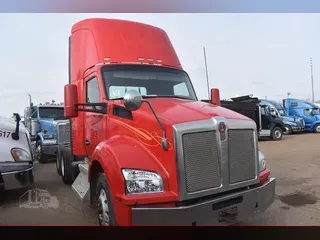 2017 KENWORTH T880