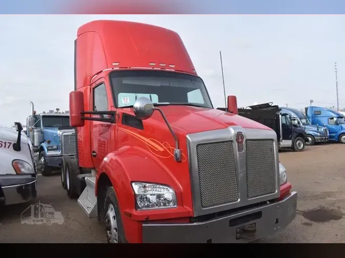 2017 KENWORTH T880