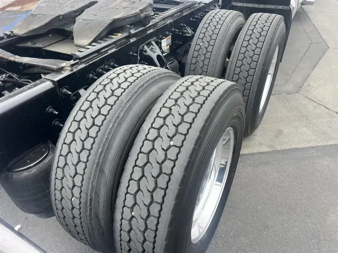 2023 Peterbilt 389