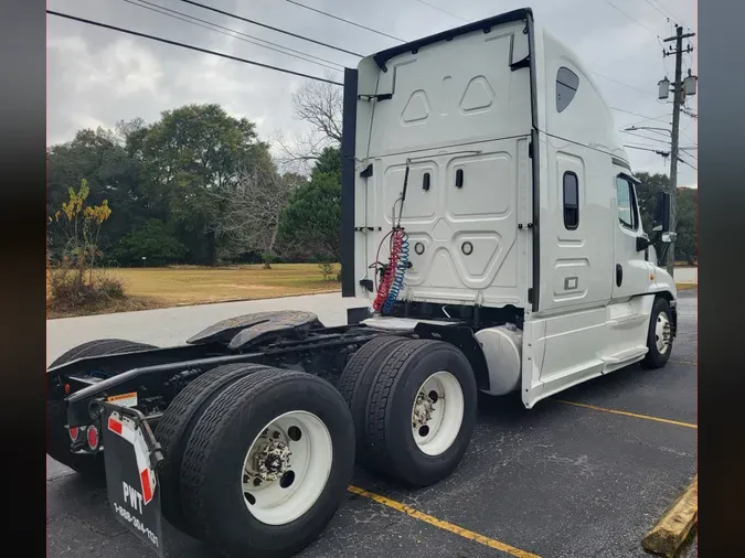 2018 FREIGHTLINER/MERCEDES CASCADIA 125