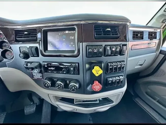 2020 Peterbilt 579