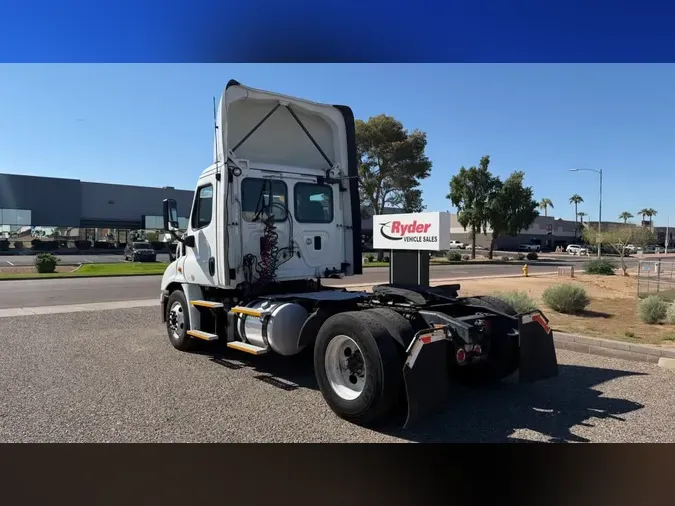 2017 FREIGHTLINER/MERCEDES CASCADIA 113