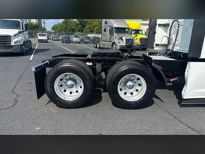 2021 FREIGHTLINER CA126