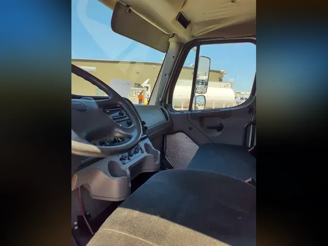 2018 FREIGHTLINER M2 106