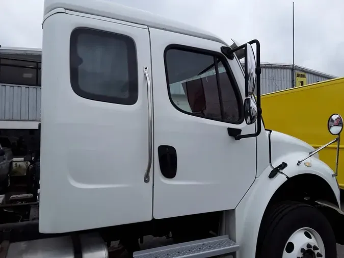 2017 FREIGHTLINER M2 106
