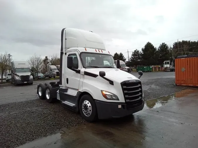 2019 Freightliner Cascadia 126010c7e71067f420f3cfded59b06e22f5